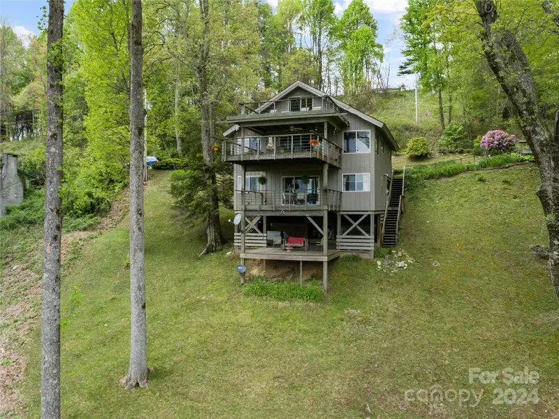 1628 Strawberry Ridge RD, Little Switzerland, NC 28777