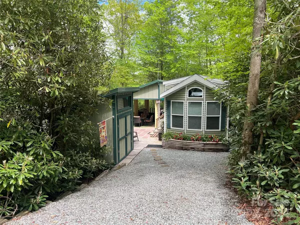 97 Delphinium LN, Newland, NC 28657