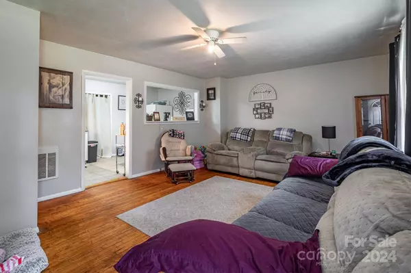 Hickory, NC 28602,2420-2422 4th AVE SW