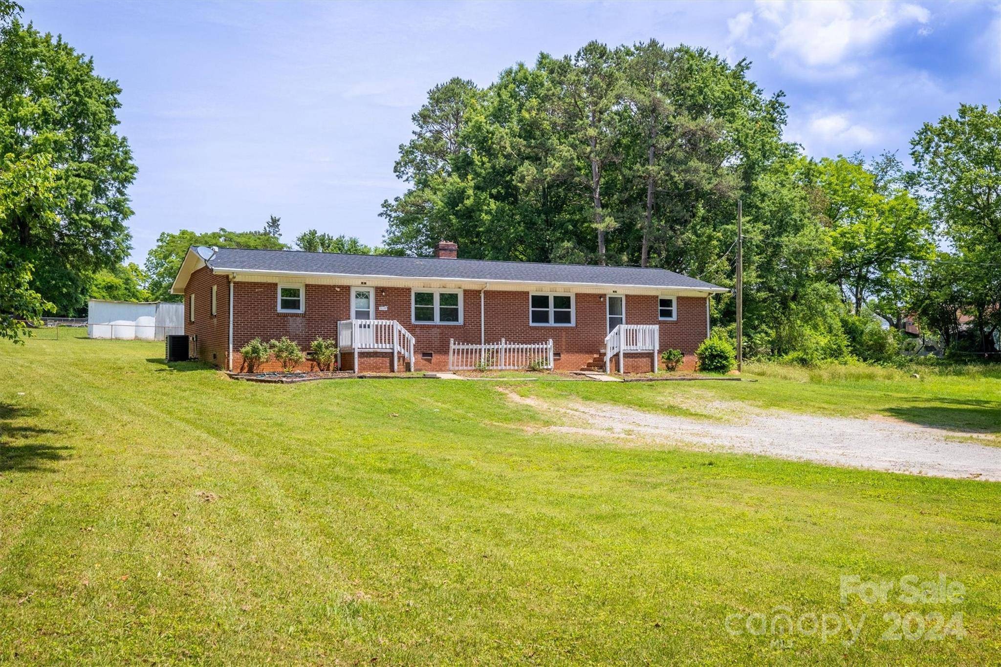 2420-2422 4th AVE SW,  Hickory,  NC 28602