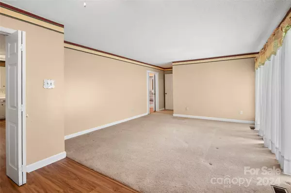 Newton, NC 28658,1090 Mcalway CT