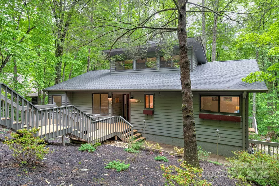 153 Roundabout RD, Lake Lure, NC 28746