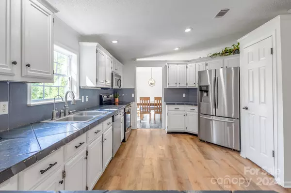 Mocksville, NC 27028,263 Vanzant RD
