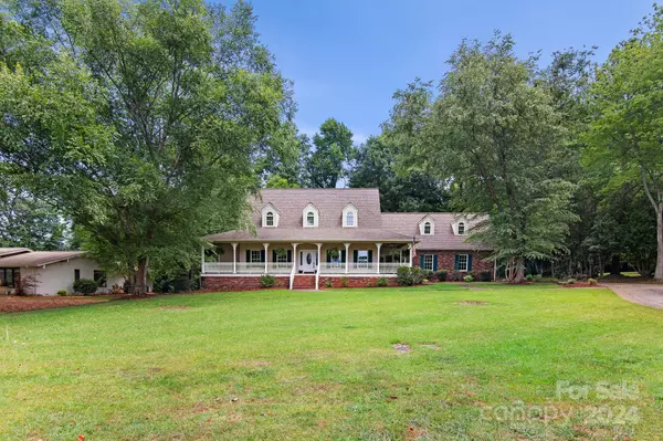 Shelby, NC 28150,1715 Country Garden DR