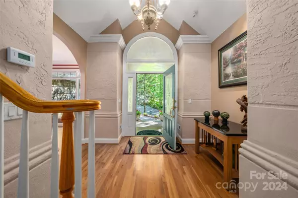 Waynesville, NC 28786,165 Sanctuary DR