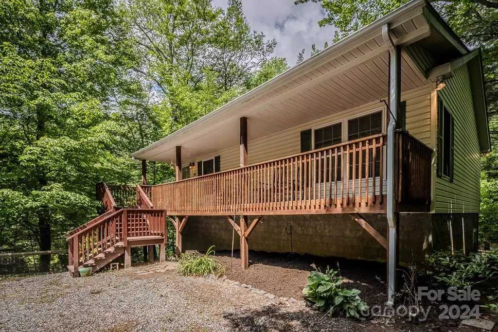 Newland, NC 28657,157 Pepperidge LN