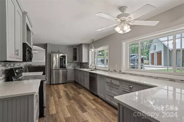 Tryon, NC 28782,81 Thermal Hill LN