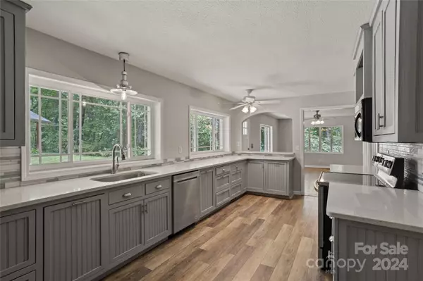 Tryon, NC 28782,81 Thermal Hill LN