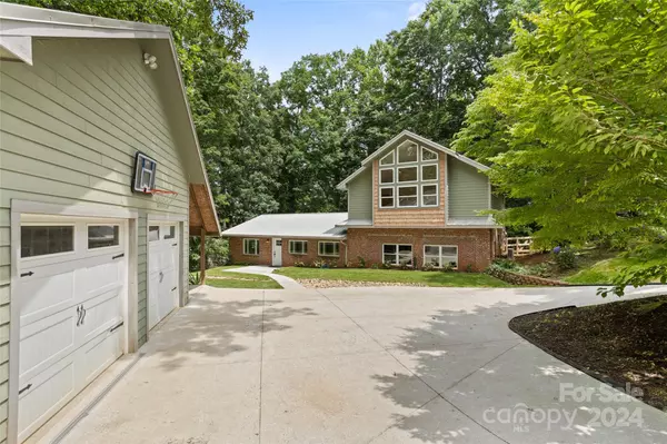 Tryon, NC 28782,81 Thermal Hill LN