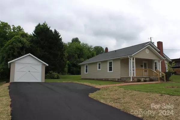 113 S Swaim ST, Jonesville, NC 28642