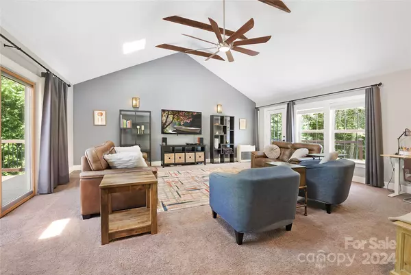 Barnardsville, NC 28709,492 Paint Fork RD