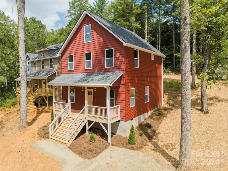 129 Owenby LN, Black Mountain, NC 28711