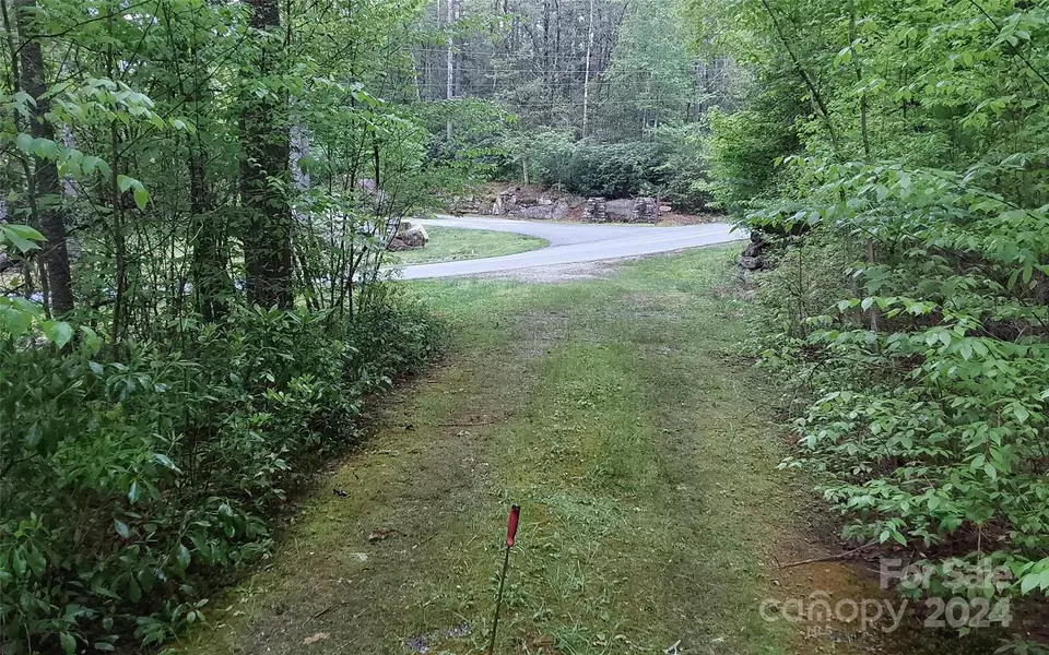 L100 Rock House LN, Sapphire, NC 28774