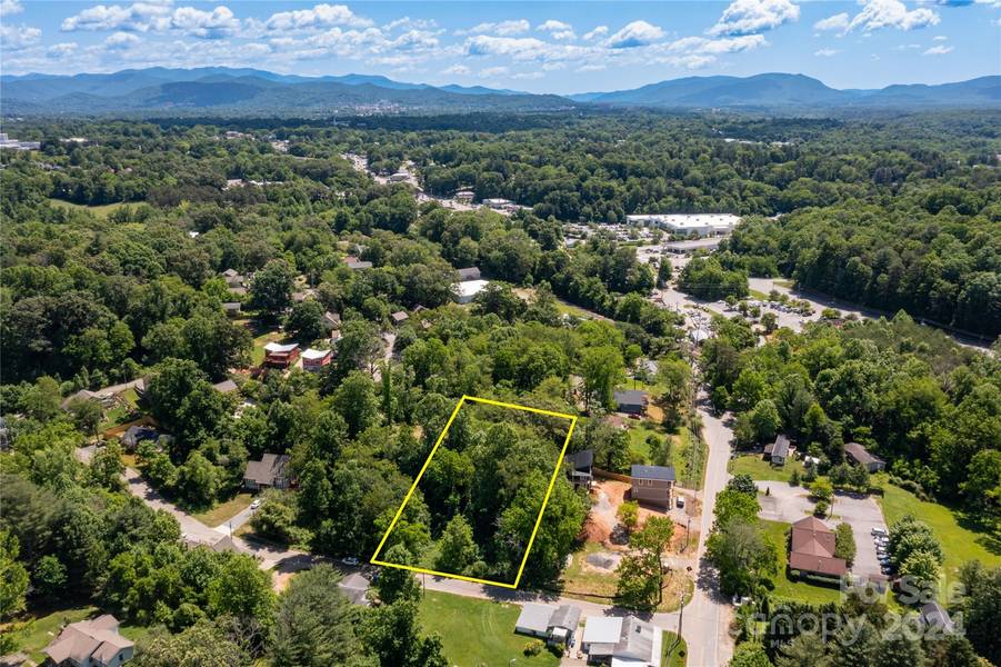 000 Hemlock DR, Asheville, NC 28806