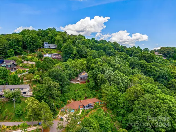 Asheville, NC 28804,13 Cogswood RD