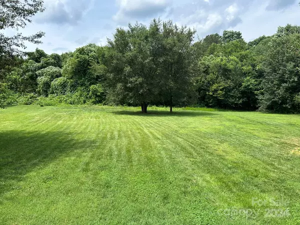 Hickory, NC 28602,1676 Berkshire DR