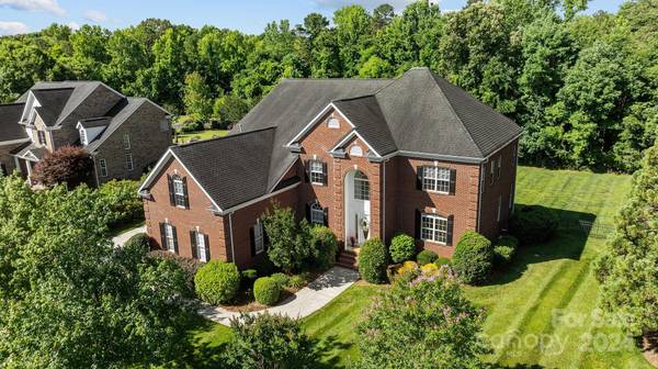 414 Castlestone LN, Matthews, NC 28104