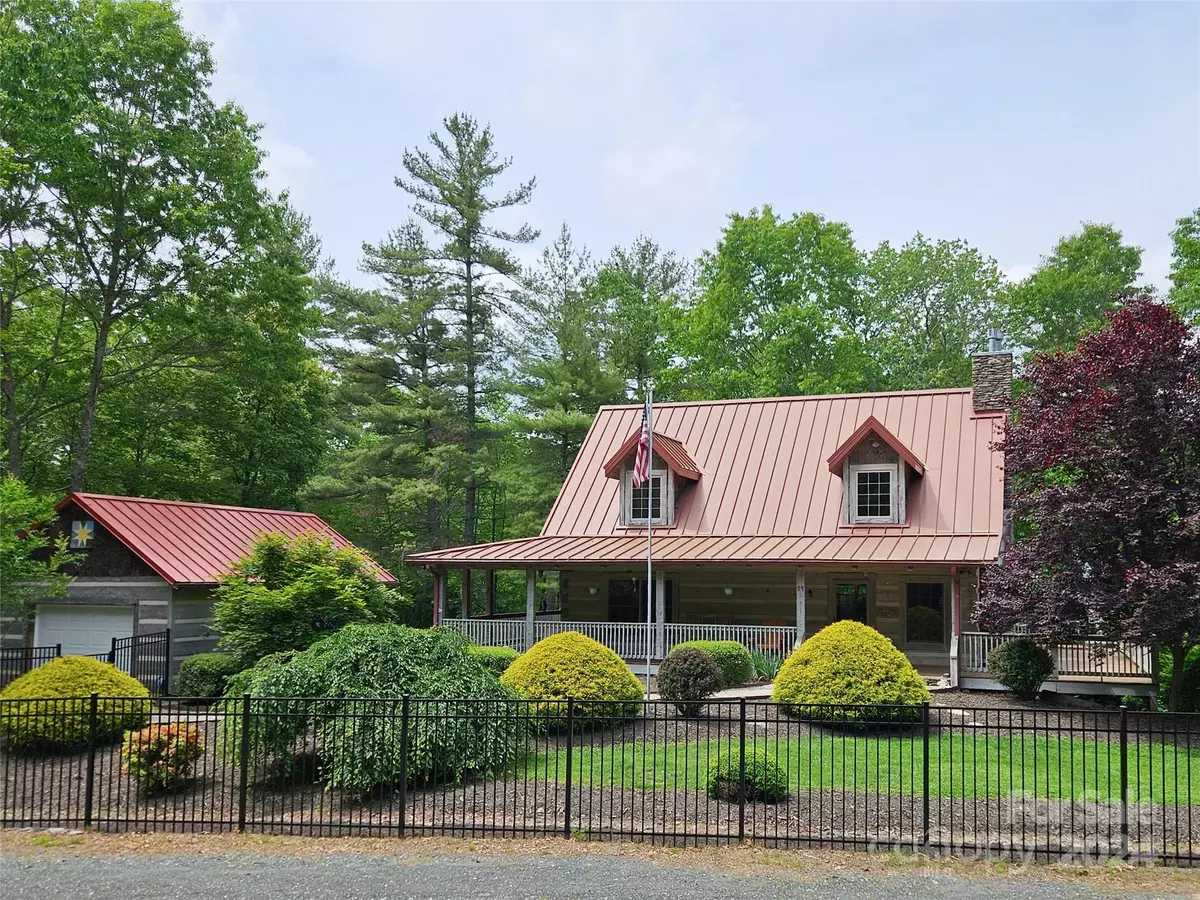 Spruce Pine, NC 28777,79 Pack DR