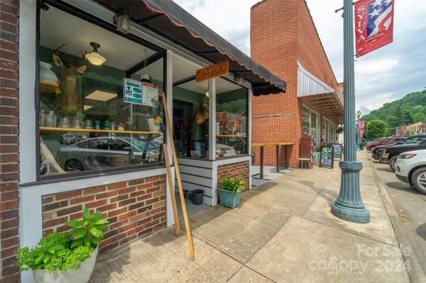 642 W Main ST W, Sylva, NC 28779