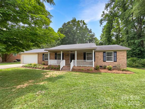 1121 Meadow DR, Lancaster, SC 29720