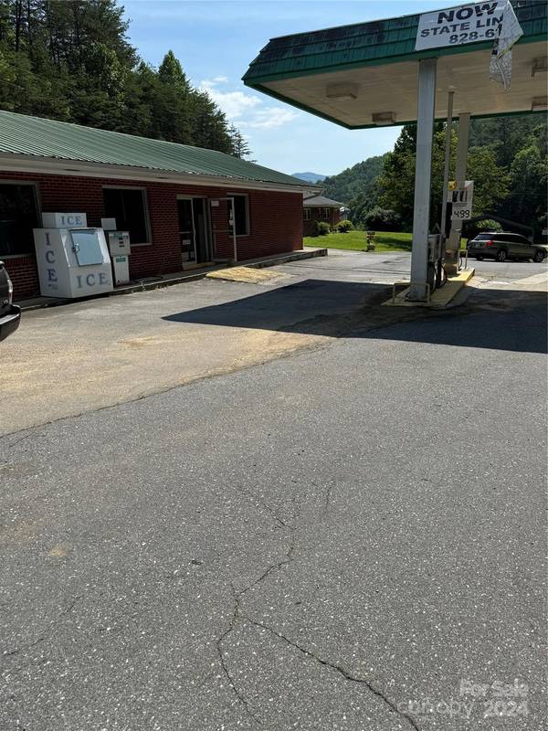 5812 Hwy 25/70 HWY, Hot Springs, NC 28743