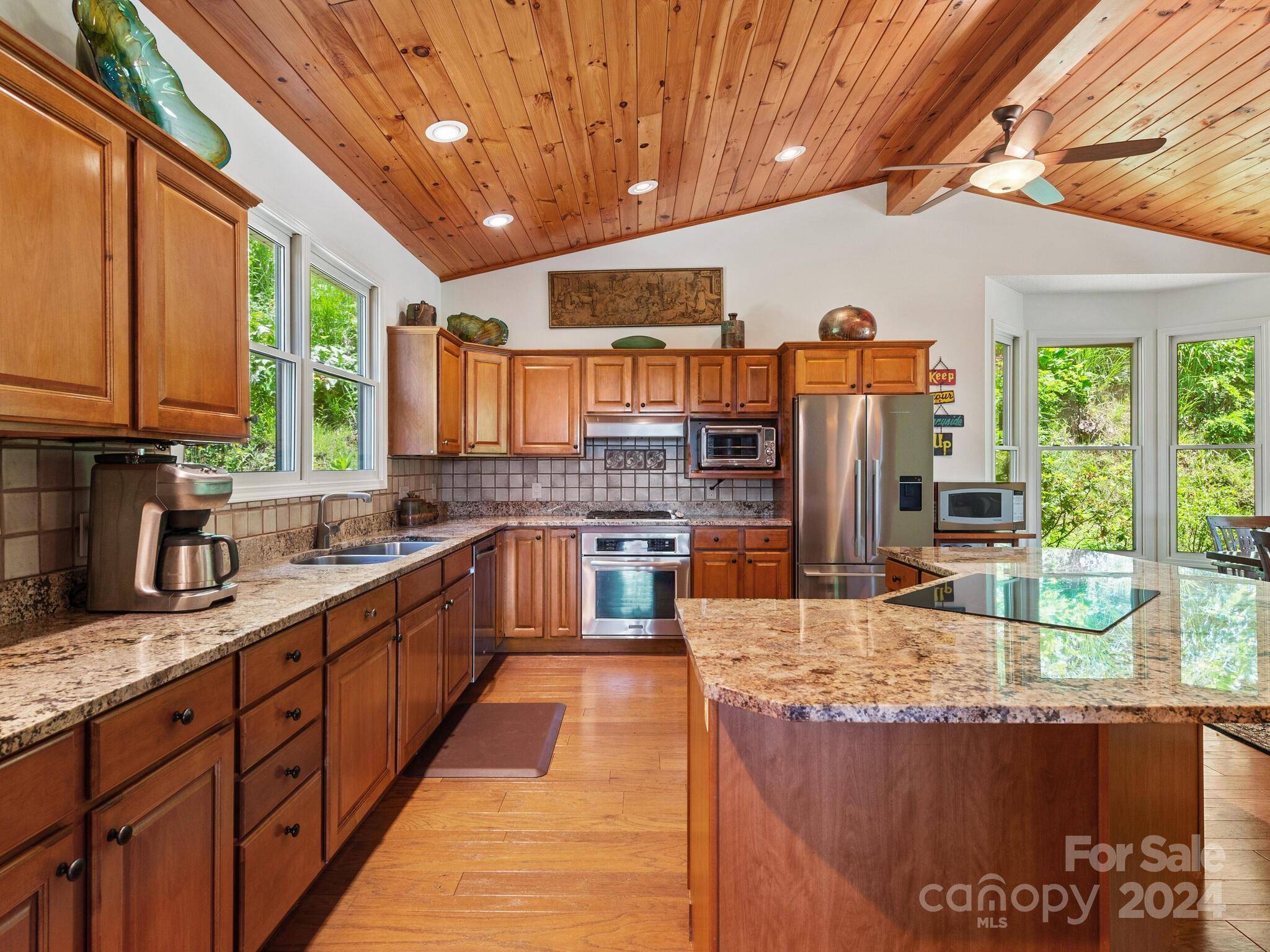 74 Hyder LN Weaverville, NC 28787