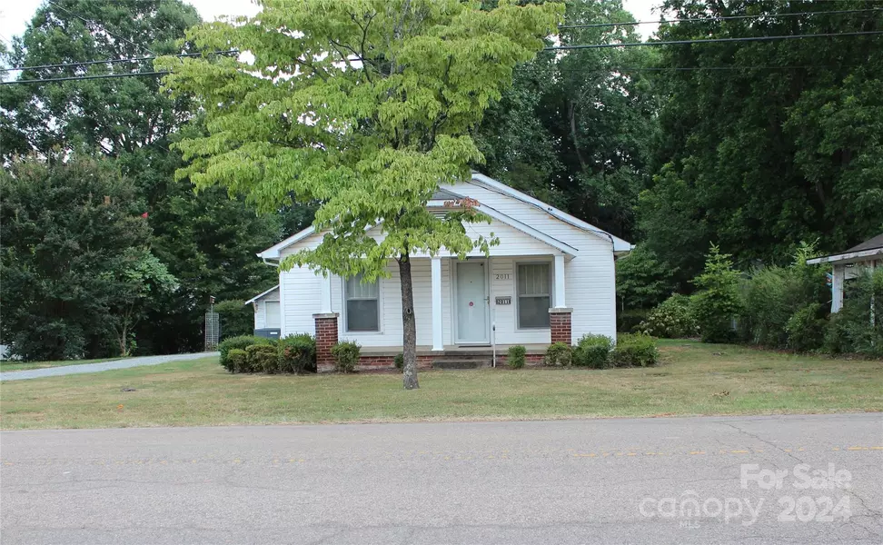 2011 S Ridge AVE, Kannapolis, NC 28083