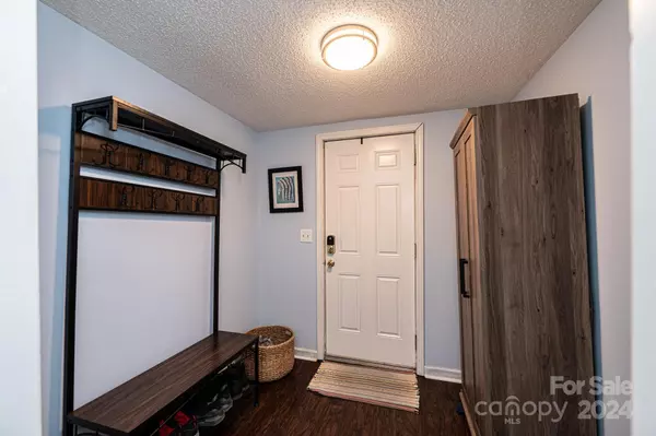 Vale, NC 28168,2185 Cat Square RD