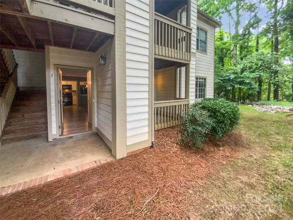 Charlotte, NC 28211,1001 Churchill Downs CT #J