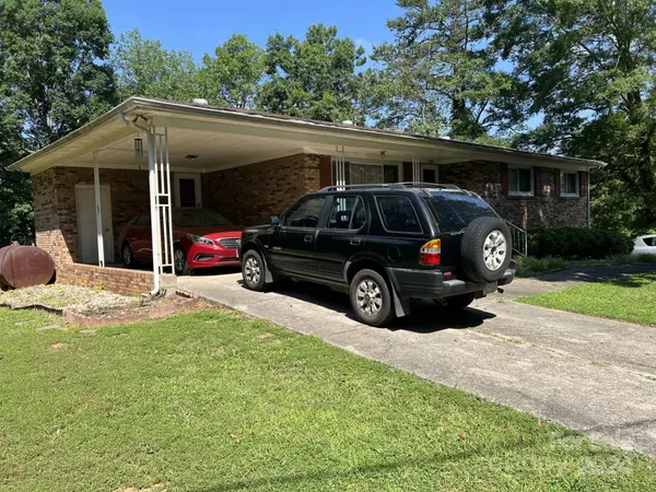 Badin, NC 28009,621 Marion ST