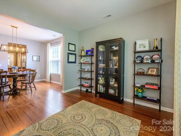 Charlotte, NC 28214,2022 Sugarbush DR