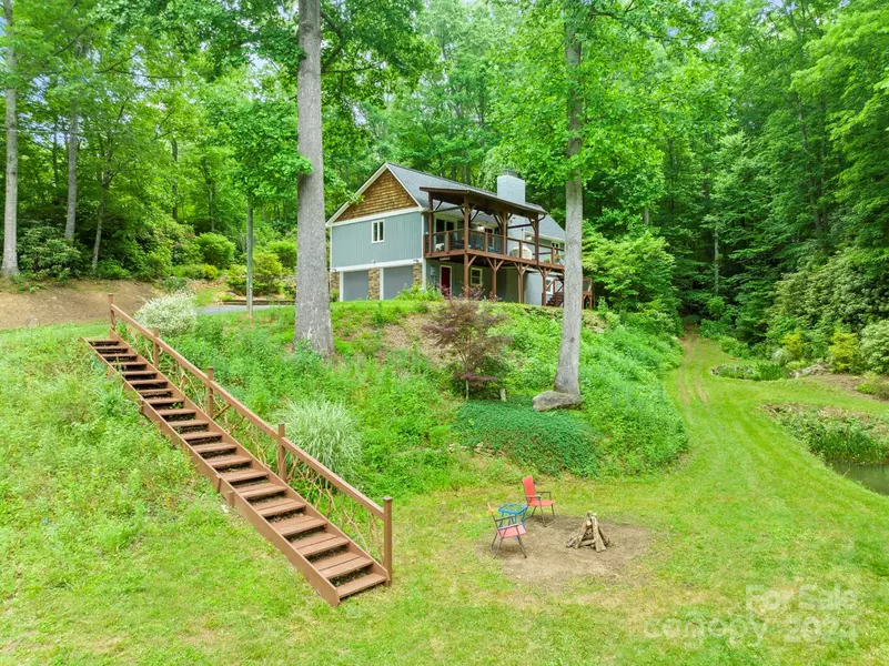 330 Flat Creek RD, Fairview, NC 28730