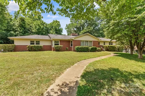 110 Holly PL, Morganton, NC 28655