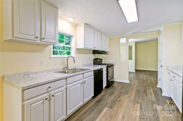 Hendersonville, NC 28739,79 Pastoral WAY