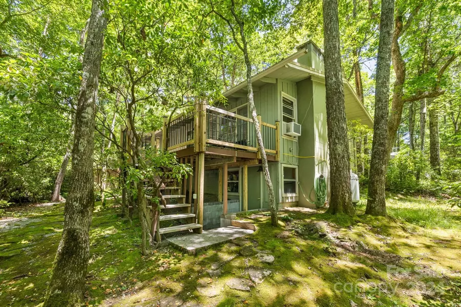 320 Wolf Ridge RD, Lake Toxaway, NC 28747