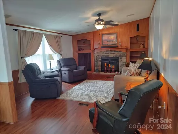 Taylorsville, NC 28681,204 Woodfield DR