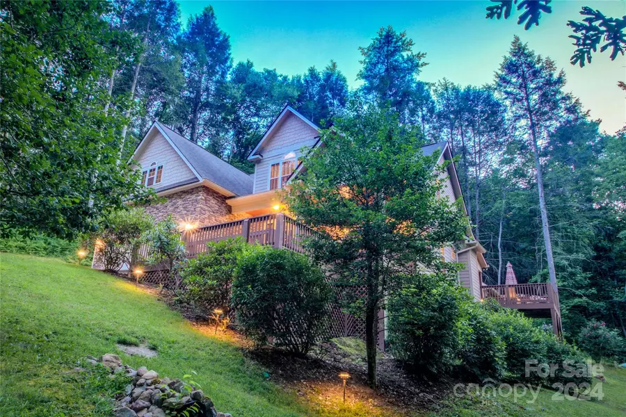 280 Bear River Lodge TRL, Marshall, NC 28753