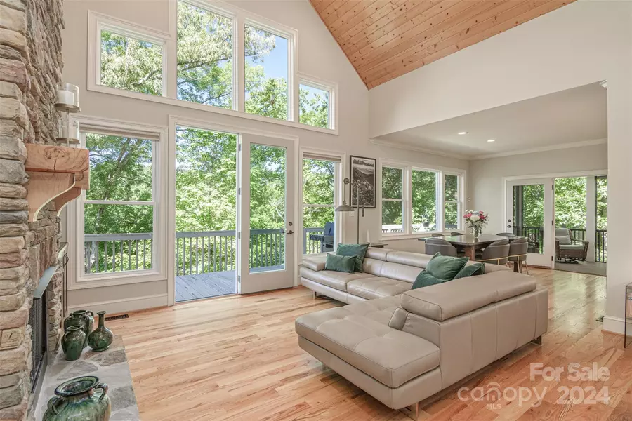 1379 Mountain Pkwy, Mill Spring, NC 28756