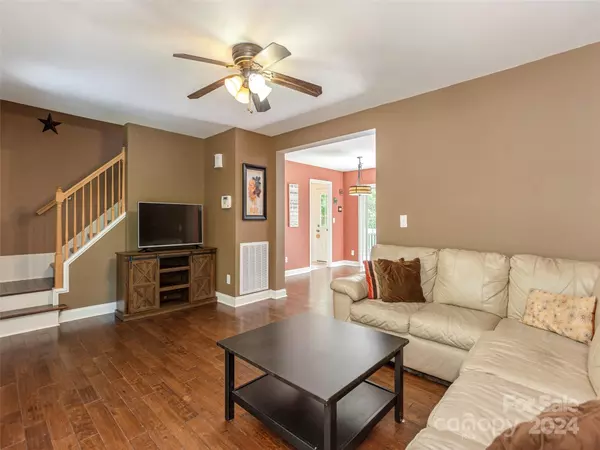 Hendersonville, NC 28792,324 Goodview DR
