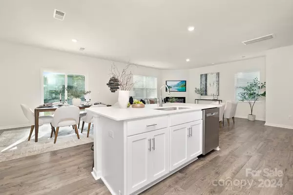 Hickory, NC 28601,1214 37th Avenue LN NE