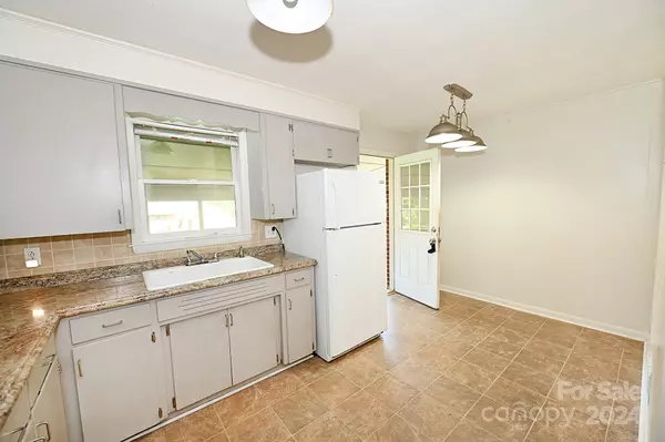 2130 14th Avenue DR NE Hickory, NC 28601