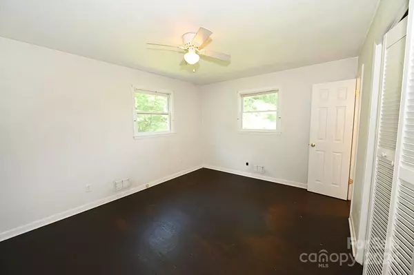 2130 14th Avenue DR NE Hickory, NC 28601