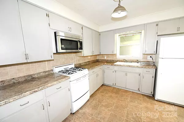 2130 14th Avenue DR NE Hickory, NC 28601