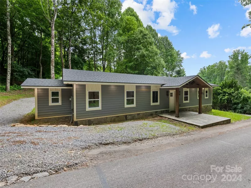 15 Dutch Apple LN, Waynesville, NC 28786