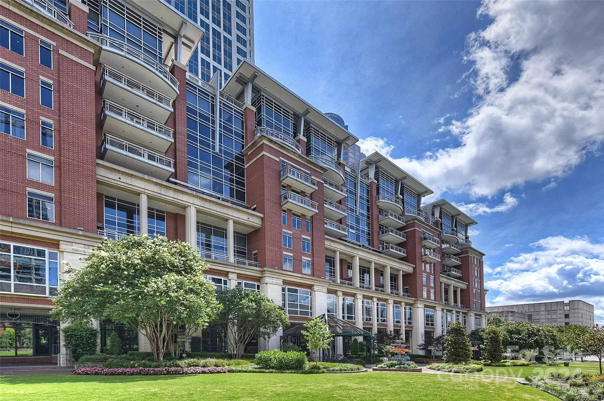 Charlotte, NC 28202,435 S Tryon ST #707