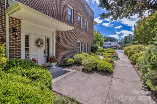 2688 Greenville HWY #A, Flat Rock, NC 28731