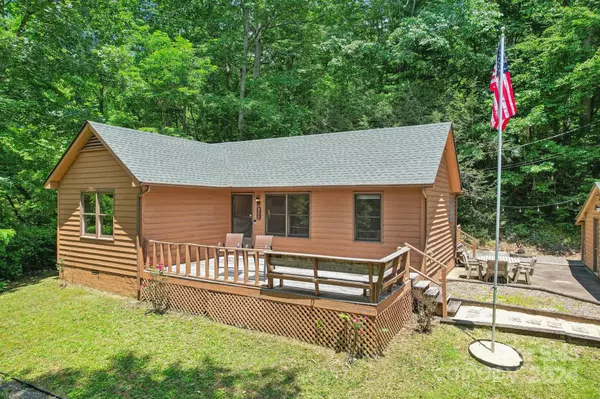 1980 Davis Mountain RD, Hendersonville, NC 28739