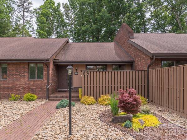 17 Moland DR #D, Etowah, NC 28729