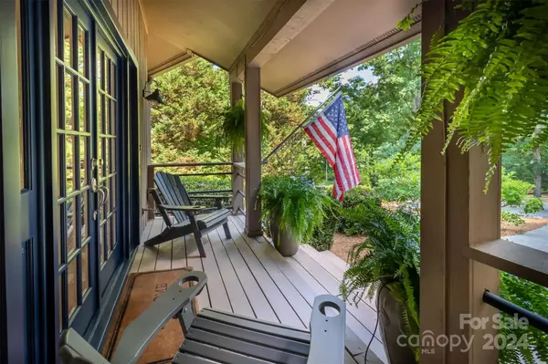 Lake Wylie, SC 29710,13 Heritage DR