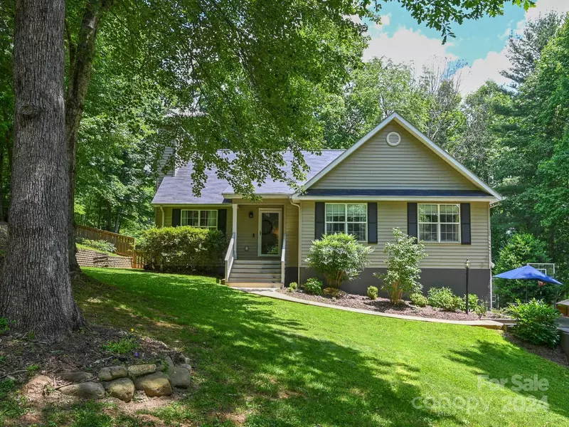 14 Wilson LN, Fletcher, NC 28732